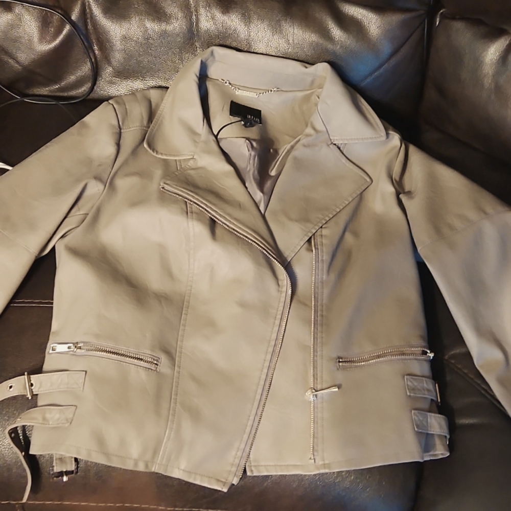 Gray jacket (Never worn)